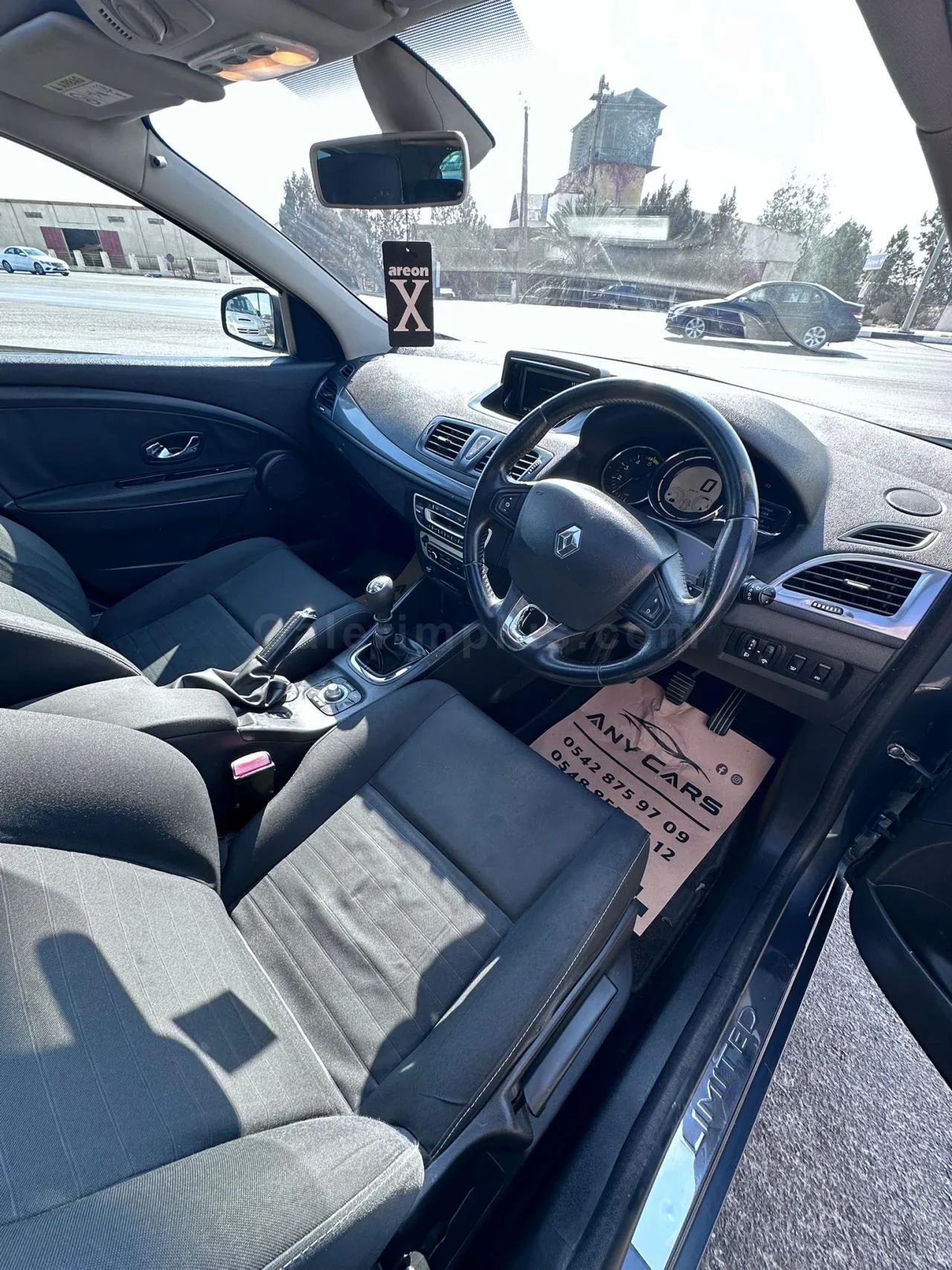 2015 Model Düz Renault Megane 1.5 dCi Sport Tourer Lefkoşa Satılık İkinci El | GalerimPlus - Thumbnail 3