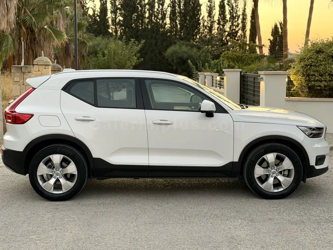 2021 Model Otomatik Volvo XC40 2.0 B4 Girne Satılık İkinci El | GalerimPlus - Thumbnail 3