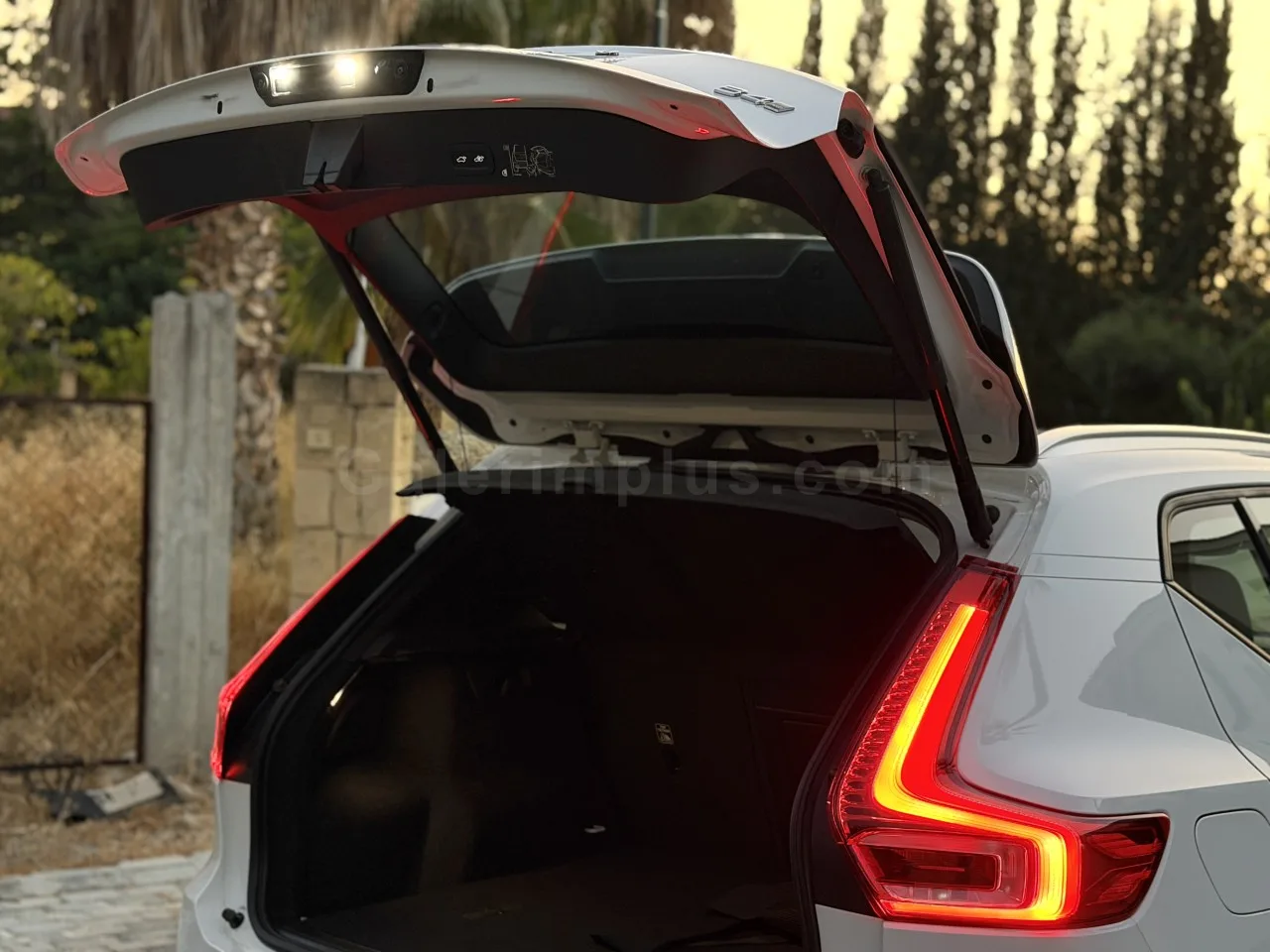 2021 Model Otomatik Volvo XC40 2.0 B4 Girne Satılık İkinci El | GalerimPlus - Thumbnail 6