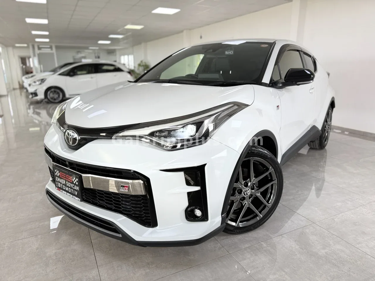2022 Model Otomatik Toyota C-HR 1.8 Hybrid Lefkoşa Satılık İkinci El | GalerimPlus - Thumbnail 2