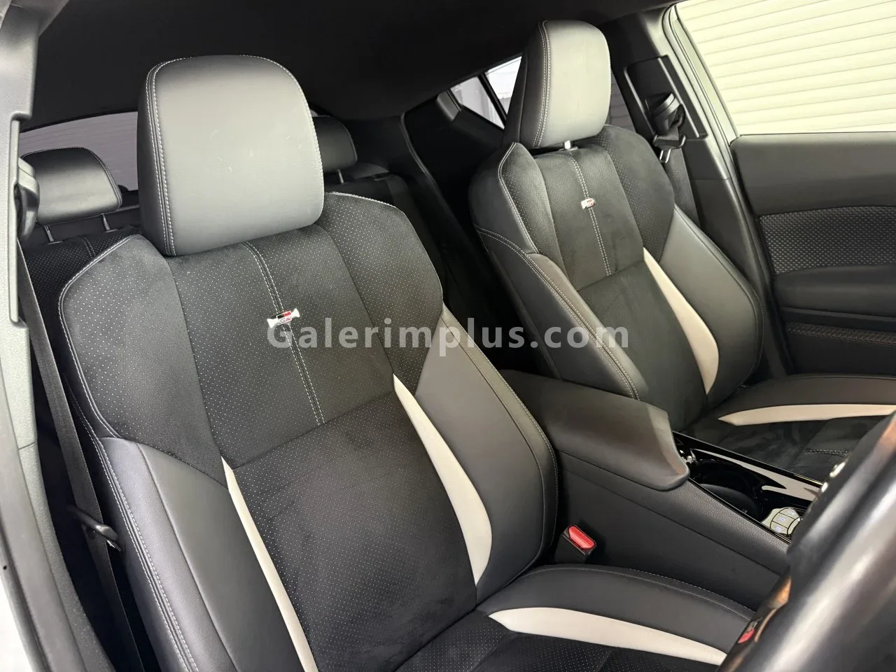 2022 Model Otomatik Toyota C-HR 1.8 Hybrid Lefkoşa Satılık İkinci El | GalerimPlus - Thumbnail 6