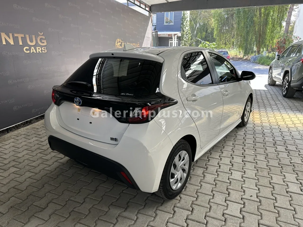 2023 Toyota Yaris 1.5 Hybrid Lefke Satılık İkinci El | GalerimPlus - Thumbnail 4