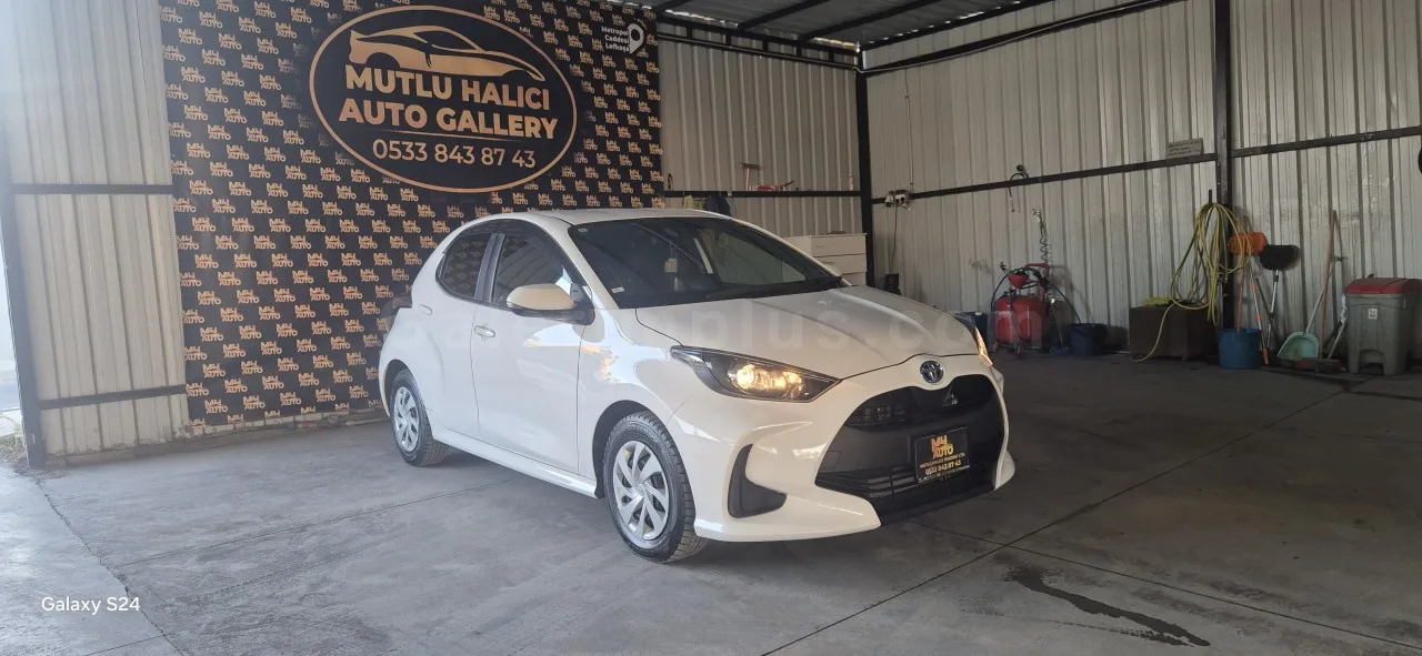 2022 Model Otomatik Toyota Yaris 1.5 Hybrid Lefkoşa Satılık İkinci El | GalerimPlus - Fotoğraf 1