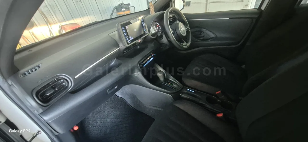 2022 Model Otomatik Toyota Yaris 1.5 Hybrid Lefkoşa Satılık İkinci El | GalerimPlus - Thumbnail 4