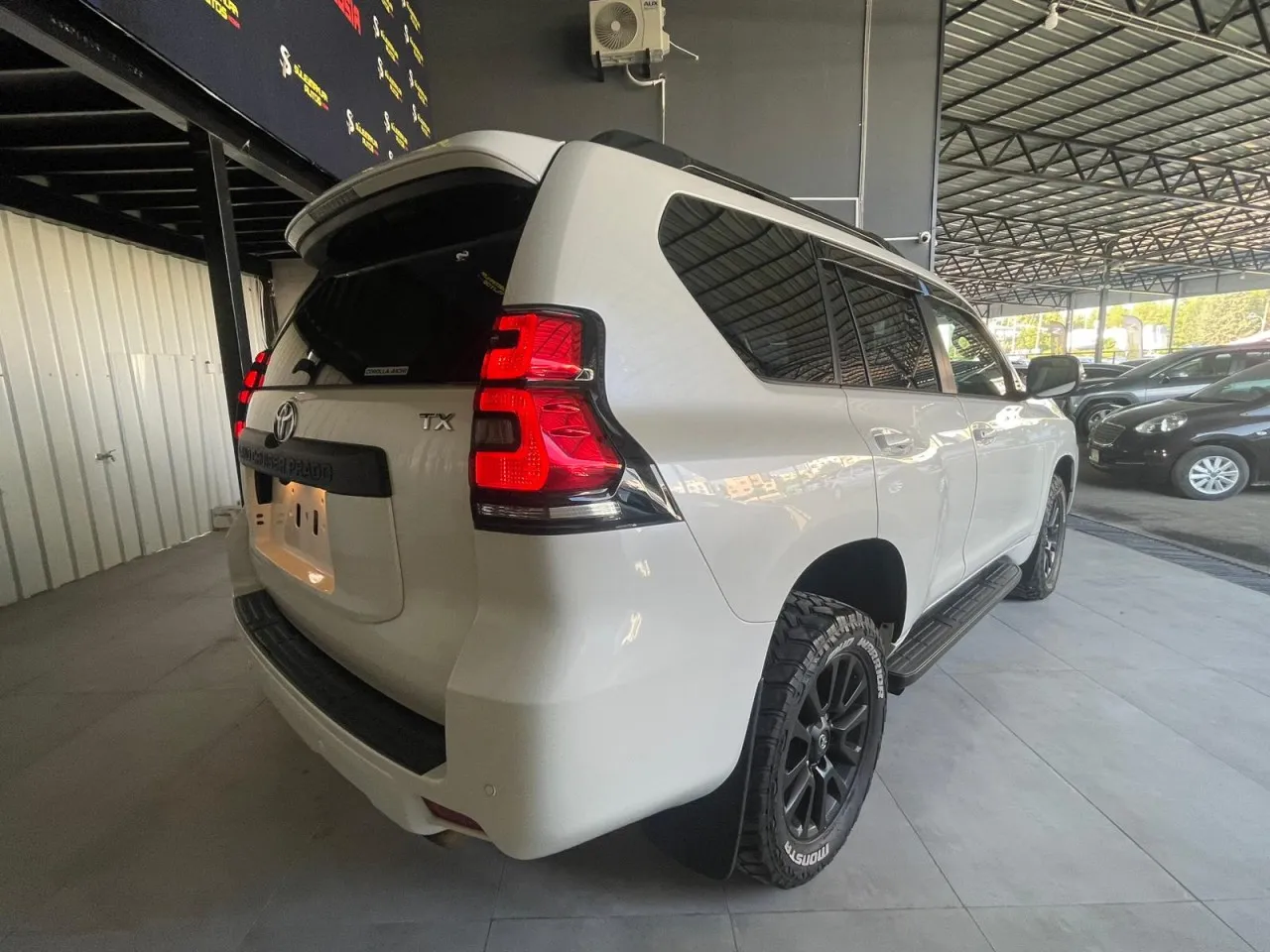 2023 Model Otomatik Toyota Land Cruiser 2.8 D-4D Prado Lefkoşa Satılık İkinci El | GalerimPlus - Thumbnail 3