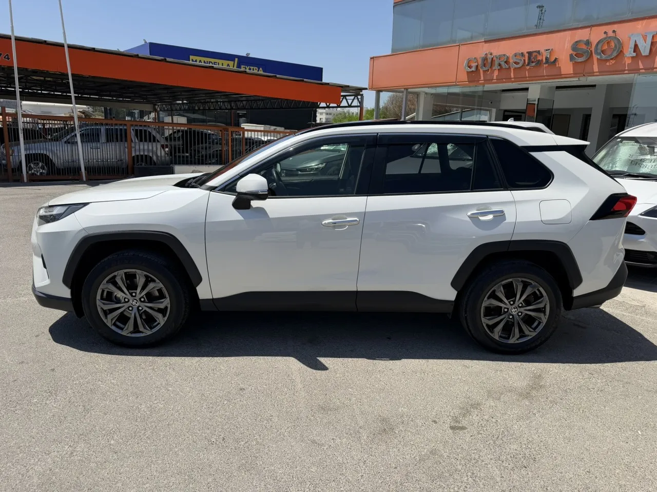 2022 Model Otomatik Toyota RAV4 2.5 Hybrid Lefkoşa Satılık İkinci El | GalerimPlus - Fotoğraf 1