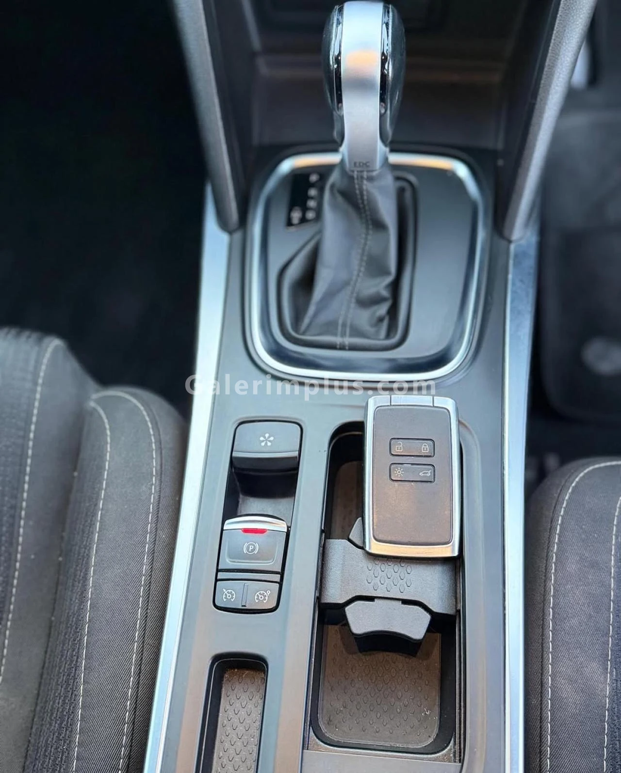 2020 Model Otomatik Renault Megane 1.4 Girne Satılık İkinci El | GalerimPlus - Thumbnail 6